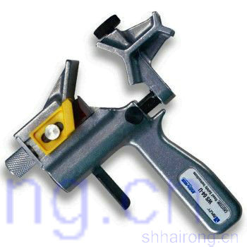 �ܿռ����µ����м��Ƥ��